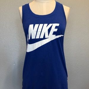 Set of 4 Nike tanks